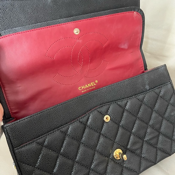 CHANEL bag hasn’t been used in good condition - Picture 3 of 10